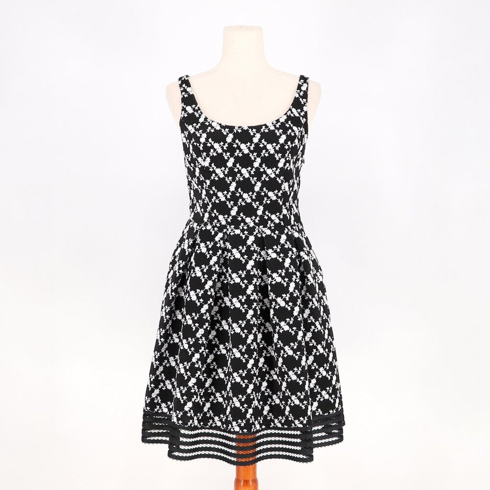 SB by SACHIN & BABI Embroidered Honeycomb Lace Fit & Flare Mini Dress Size 4